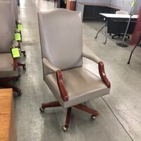 STEELCASE VINTAGE HIGHBACK LEATHER MEETING CHAIR QTY:1