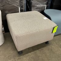 USED SQUARE OTTOMAN - GREY QTY:1